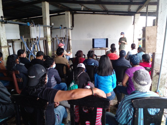 2021_CONDESAN-EC-Cloud_Forest_of_Northwestern Ecuador-Farmers participating in farm zonification th.